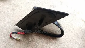 Sidemirror Toyota Isis ZGM10 yenye Indicator (Iliyo tumika)