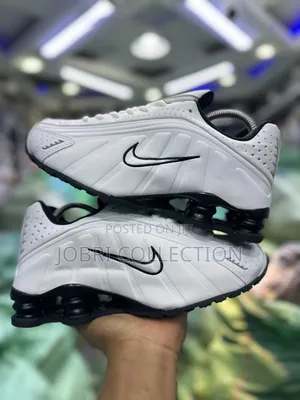 Nike Shox R4 Sneakers - White Black