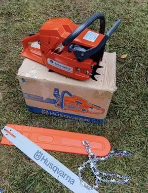 Husqvarna 272XP Chainsaw (Refurbished)