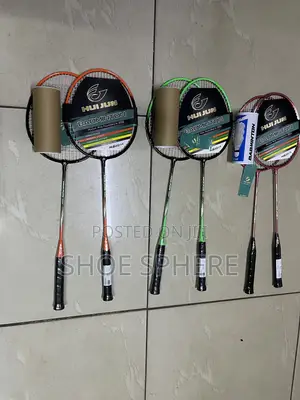 Vifaa vya Badminton: Vitu 3 vya Kufunga na Raketi 2