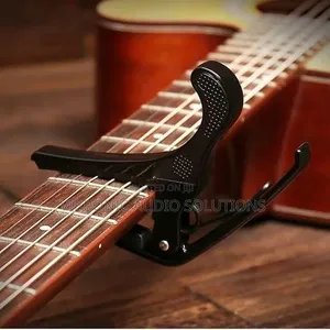 Kituo cha Kupigia Gitaa cha Klipu Kipya na Kapo na Picks