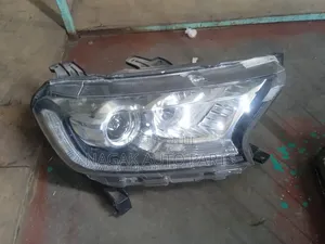 Ford Everest 2015 Xenon Headlight (Iliyo tumika)