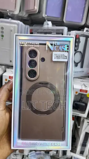 Kifaa cha Samsung Galaxy Z Fold8 Ultra chenye Pete ya Kuzunguka ya Kickstand