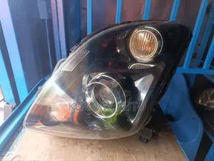 Suzuki Swift Xenon Headlight (2005-2010, Nyeusi)