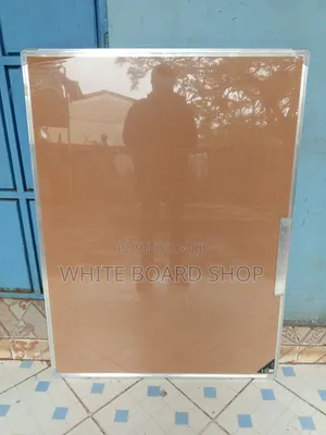 Bodi za Matangazo za Brown Cork kwa Ubalozi (4ft x 3ft)