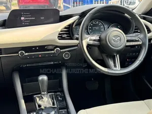 Mazda 3 Sedan 2019 Nyeupe