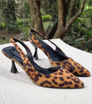 Viatu vya Kisigino cha Kitten vya Leopard Print Slingback