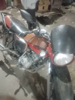 Bajaj Boxer 150 UG 2017 Nyekundu