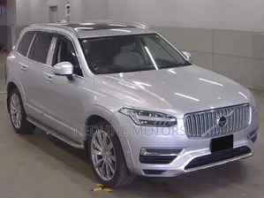 Volvo XC90 T6 Momentum AWD 2019 Nyeupe