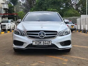 Mercedes-Benz E250 CGI 2016 Nyeusi