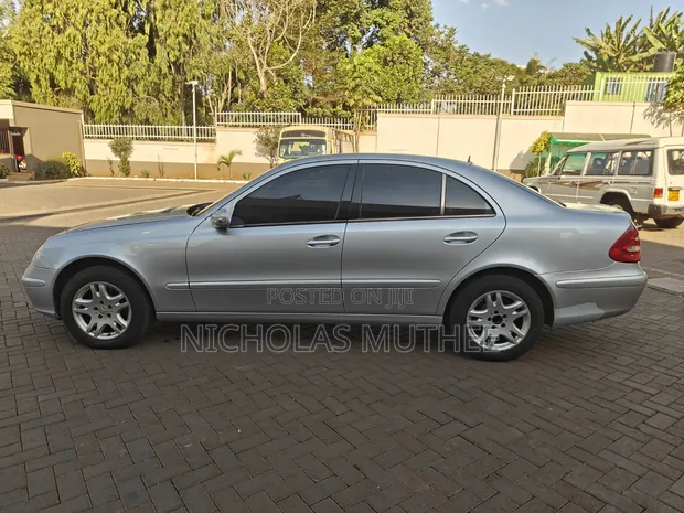 Mercedes-Benz E200 2005 Silver - 1