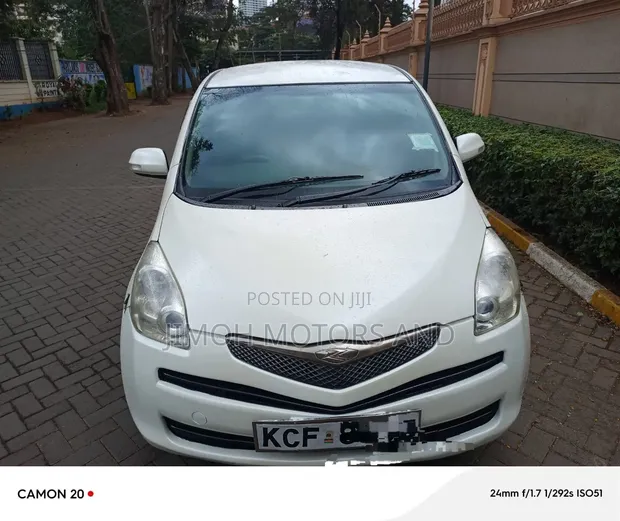 Toyota Ractis 2008 Nyeupe - 1