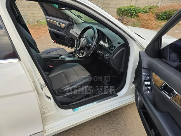 Mercedes-Benz C200 2012 White - 1