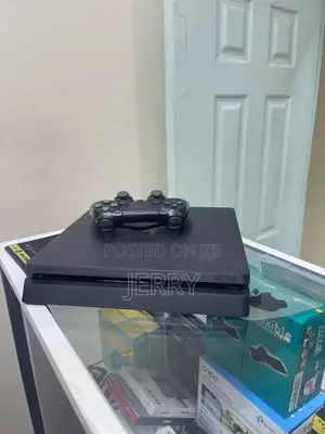 Sony PlayStation 4 (PS4) - Used
