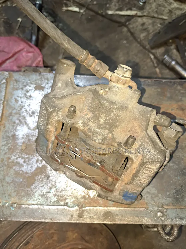 Calipers za Nyuma za Toyota Crown Athlete (Zilizotumika) - 1