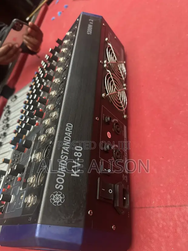 Soundstandard KV-80 8-Channel Powered Mixer - 1