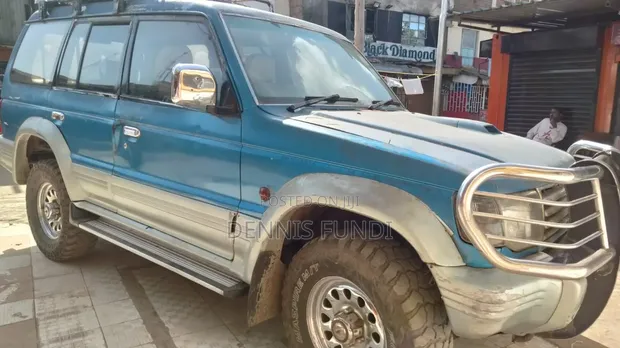 Mitsubishi Pajero 1990 Blue - 1