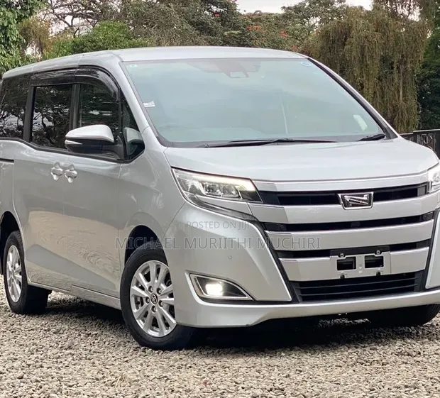 Toyota Noah 2020 Nyeupe - 1
