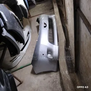 Toyota ISIS 2008 Bampa ya Mbele na Fog Lamps - Ex Japan