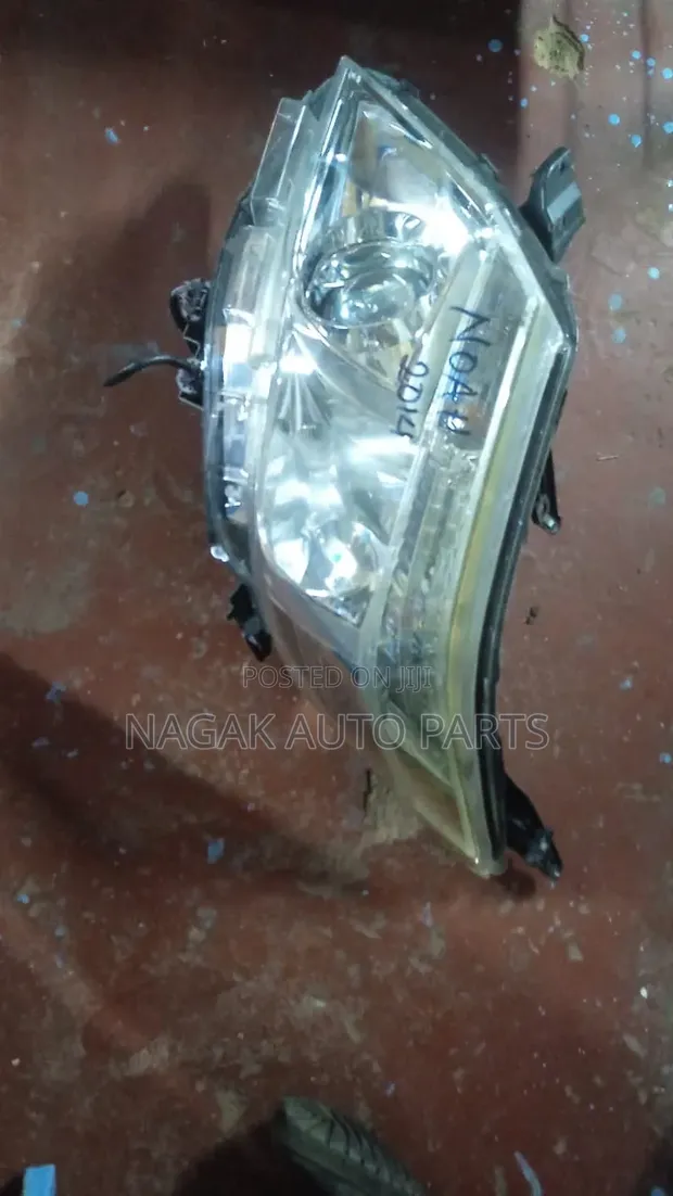 Toyota Noah 2014 Headlight (Non-Xenon, Used) - 1