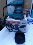 Makita 1100W Random Orbit Sander - Variable Speed - 1