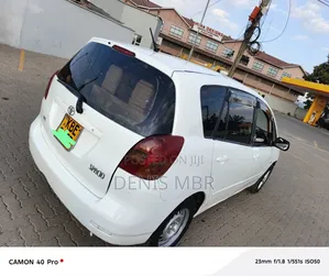 Toyota Corolla Spacio 2004 - Nyeupe