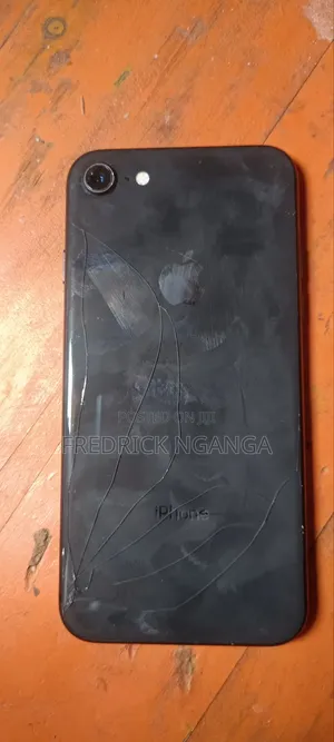 Apple iPhone 8 128GB Black (Network Locked)