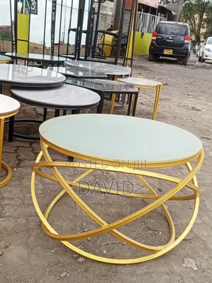Meza ya Kahawa ya Metal na Kioo Juu