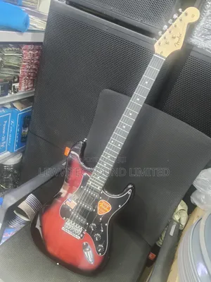 Gitaa la Red Fender Solo la Umeme