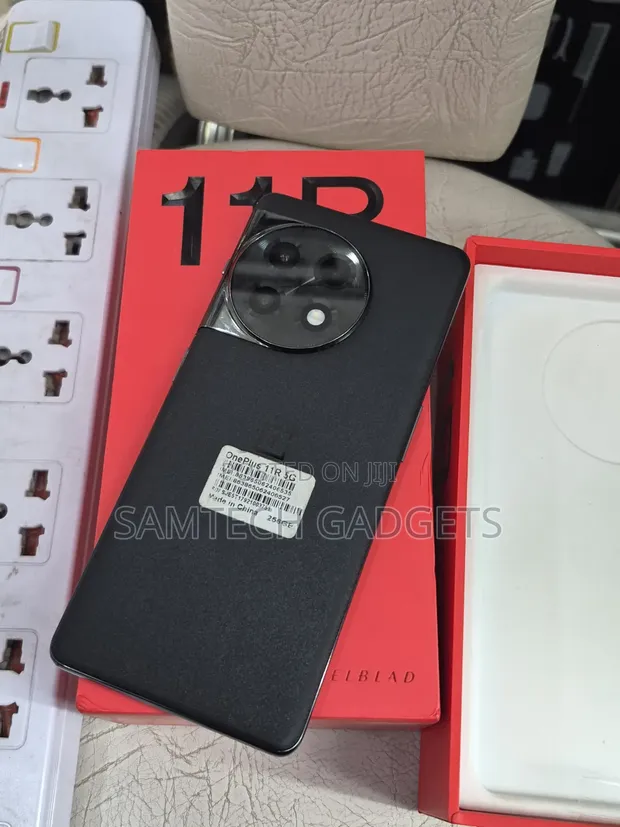 OnePlus 11R 256GB Nyeusi - 1