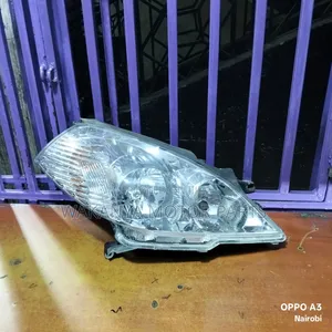 Nissan Wingroad Y11 Headlamp Isiyo Xenon (Kioo Kirekebishwa)