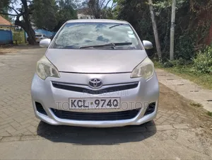 Toyota Ractis 2010 Nyeusi