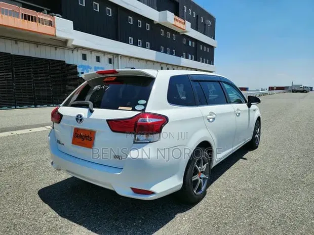 Toyota Corolla Fielder 1.5 Hybrid FWD 2019 White - 1