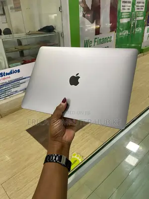 Apple MacBook Pro 13" 2017 Core i7 16GB RAM 256GB SSD