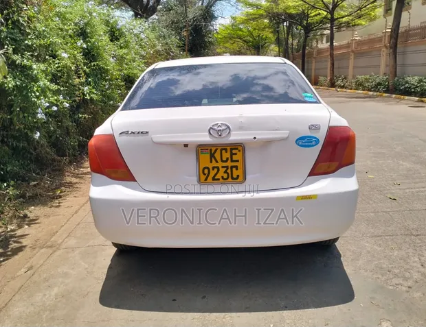 Toyota Axio 2009 Nyeupe - 1