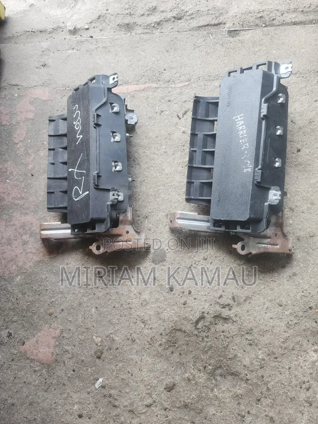 Toyota Harrier Hybrid Knee Airbag (2018) - 1