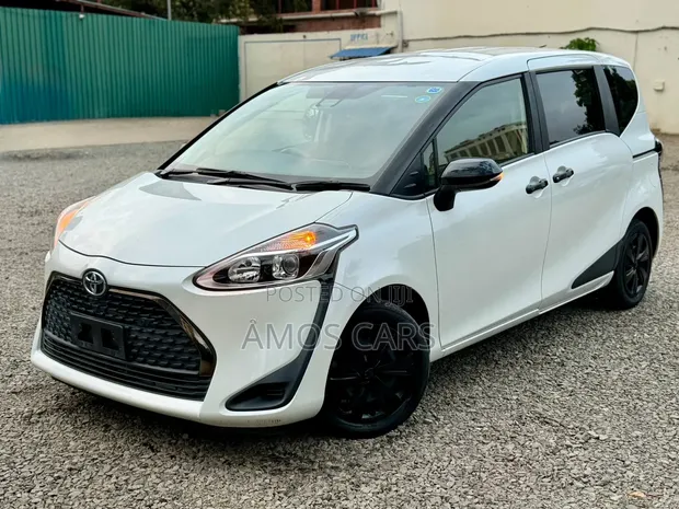 Toyota Sienta G Cuero 2020 - 1