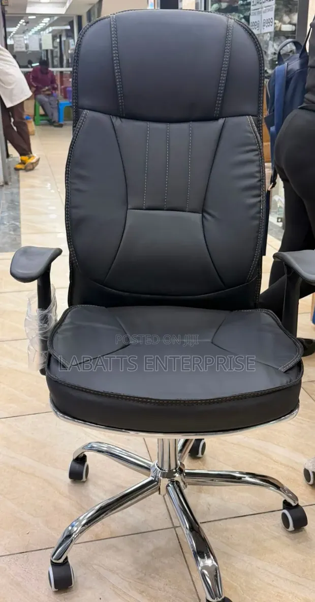 Luxury High-Back Leather Executive Office Chair - 1