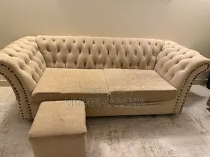 Kochi ya Beige yenye Vitufe