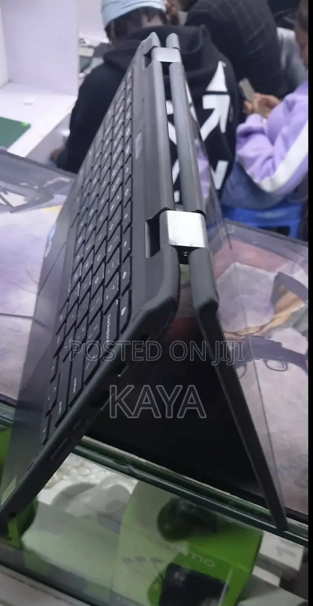 Lenovo Chromebook C630 8GB RAM 1TB SSD - 1