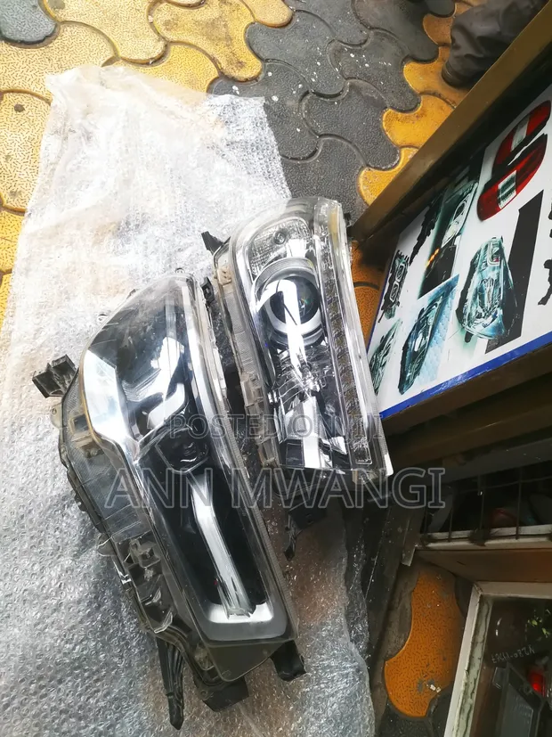 Toyota Hilux 2015 Headlight (Ex-Japan) - 1