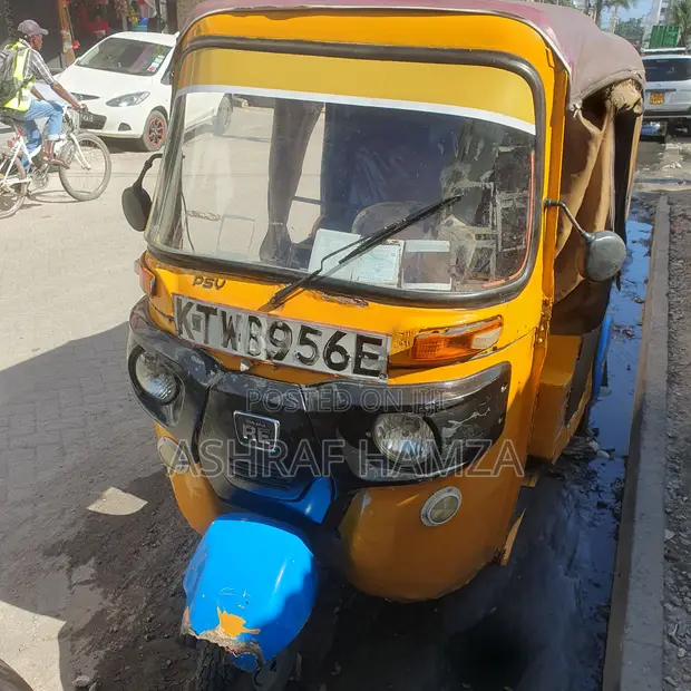 Bajaj RE 2019 Yellow - 1