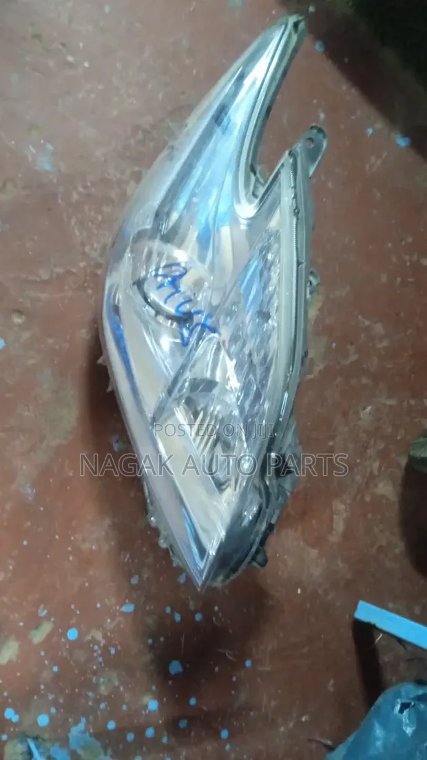 Toyota Prius 2012 Headlight (Non-Xenon) - 1