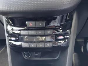 Peugeot 2008 1.2 PureTech (110 Hp) 2019 Nyeupe