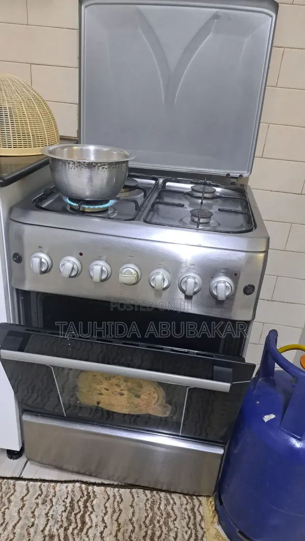 Hotpoint Cooker ya Gesi ya Nje 4 na Oven ya Umeme - 1