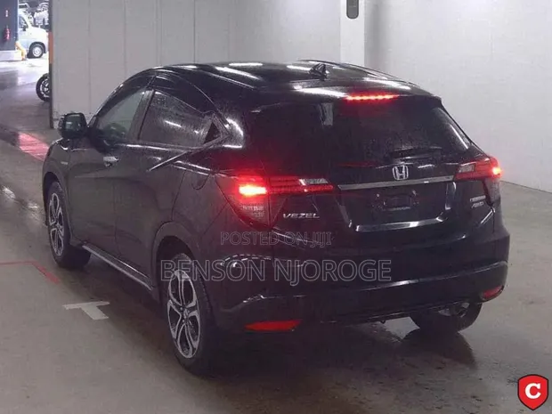 Honda Vezel 1.5 Hybrid 4WD 2019 Nyeusi - 1