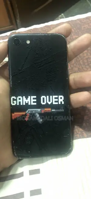 Apple iPhone 8 256GB Black (Cracked Screen)