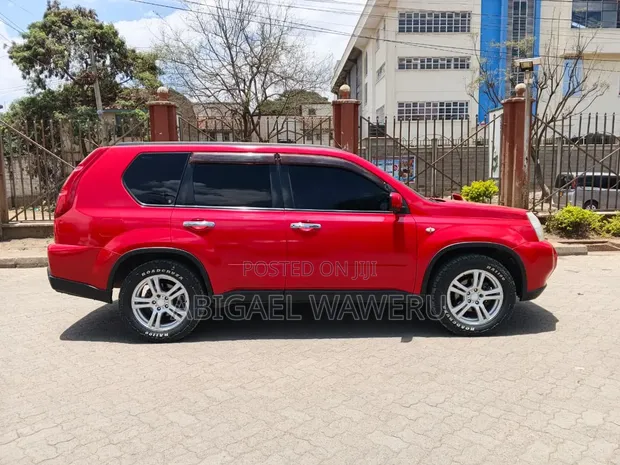 Nissan X-Trail 2010 Red - 1