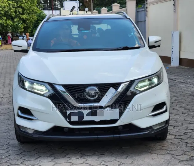 Nissan Qashqai 2021 - Unregistered, Sunroof - 1