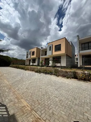 Townhouse ya Vyumba 4 vya Kulala Semi-Detached Mtaa wa Syokimau, Eneo la Gateway Mall